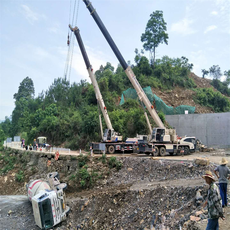 保定清苑汽车掉沟里叫吊车救援要多少钱